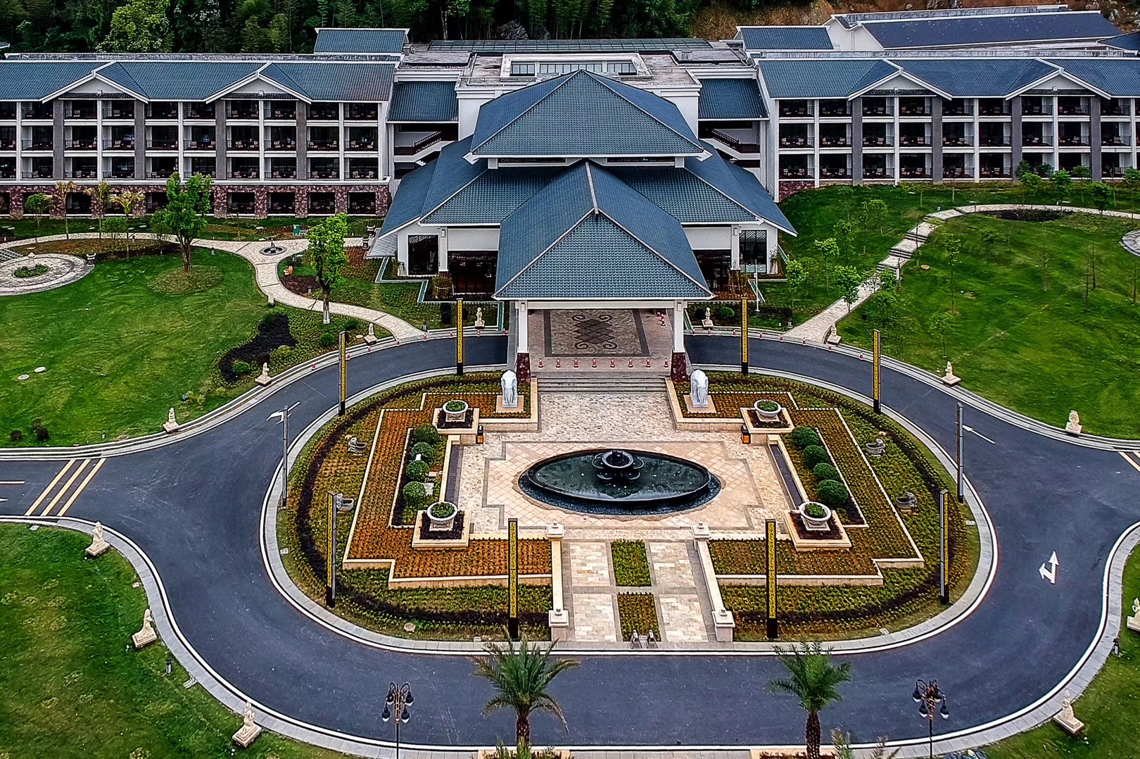 就来乳源蓝山源岭南东方温泉酒店订房